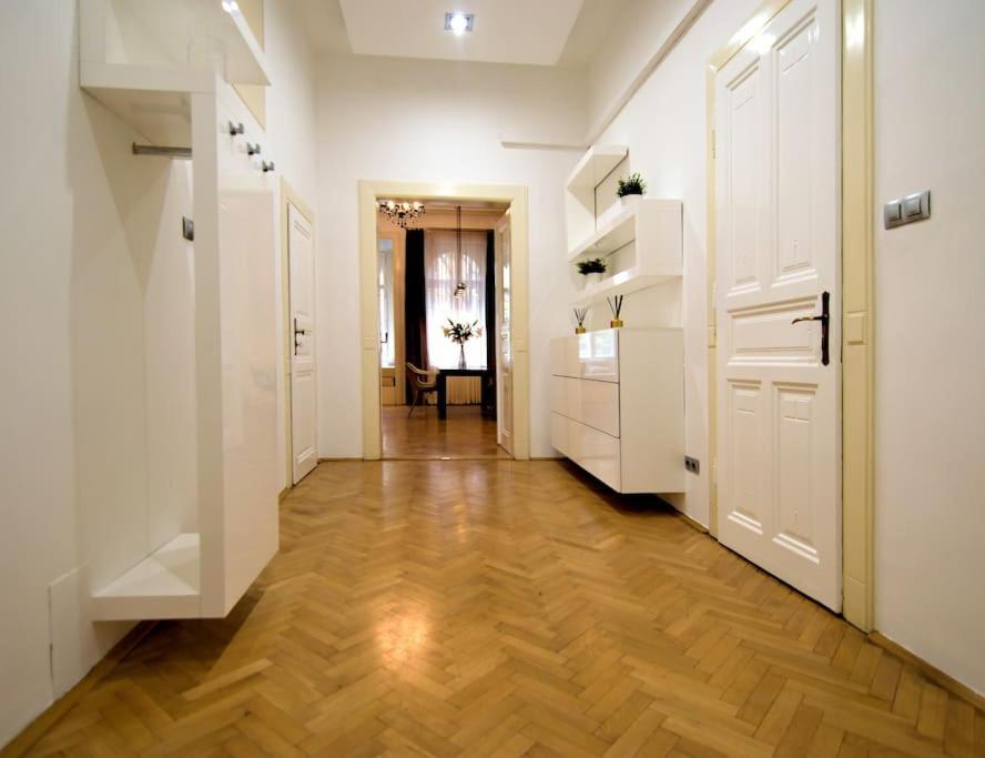 Elite Residences - Parizska Street 150 M2 Praag